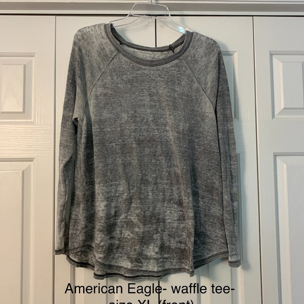 American Eagle- grey/black waffle tee